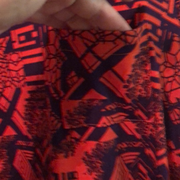 BNWOT LuLARoe Carly Gorgeous print!!!! - Picture 3 of 4